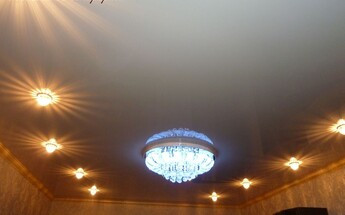 Светильники и натяжной потолок