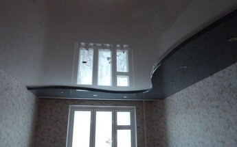 Двухуровневый глянцевый натяжной потолок