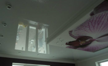 Натяжные потолки с рисунком