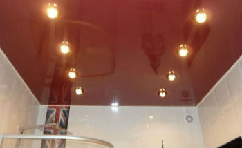 Натяжные потолки в ванную